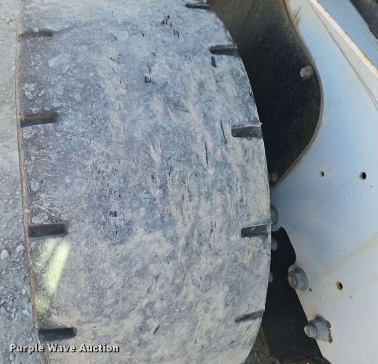 image for item EI8854 2019 Bobcat S770 skid steer loader