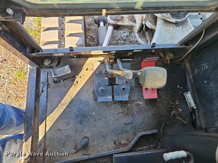 image for item EI8900 1999 Bobcat 337 mini excavator