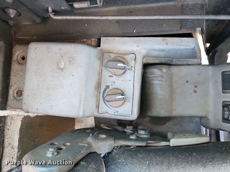 image for item EI8900 1999 Bobcat 337 mini excavator