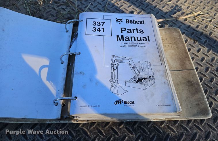 image for item EI8900 1999 Bobcat 337 mini excavator