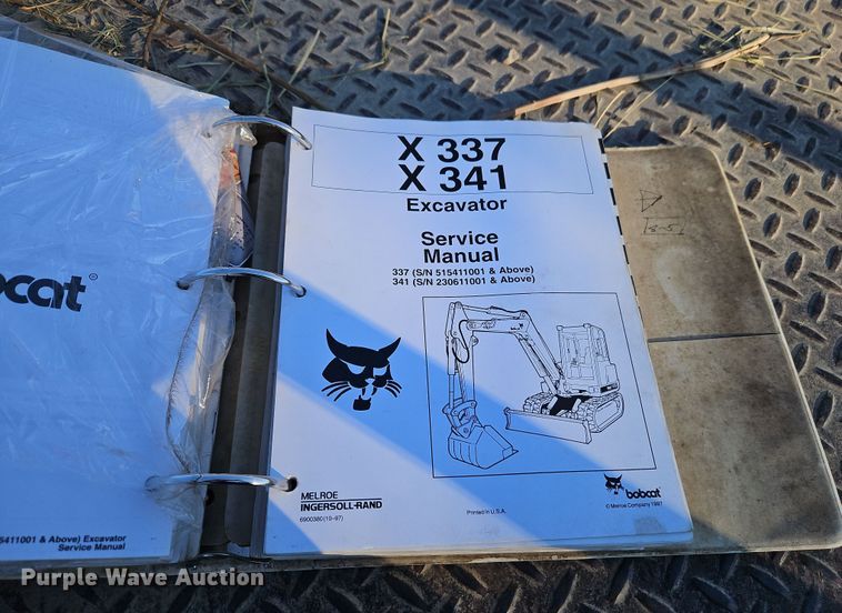 image for item EI8900 1999 Bobcat 337 mini excavator