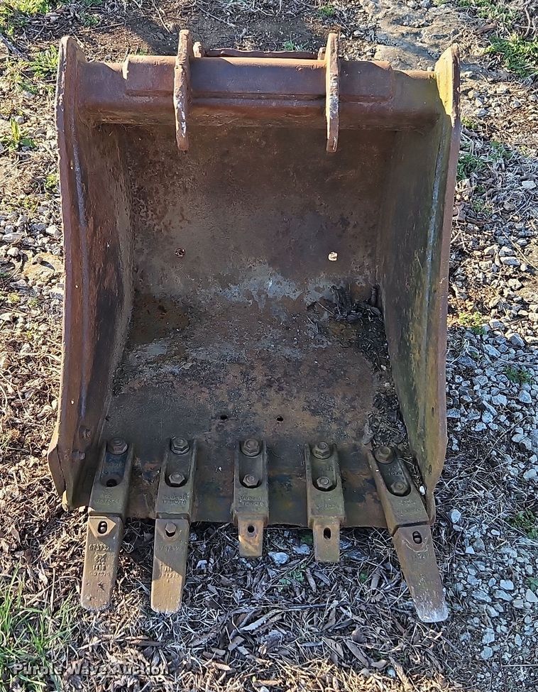 image for item EI8901 Melroe mini excavator bucket