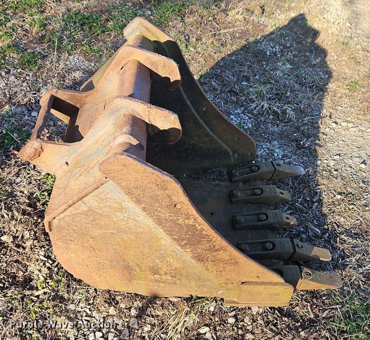 image for item EI8901 Melroe mini excavator bucket