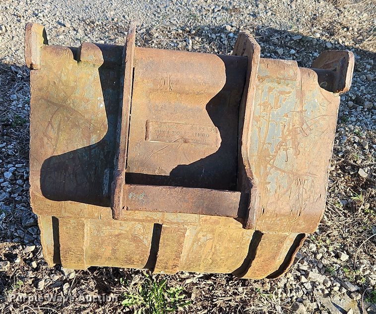 image for item EI8901 Melroe mini excavator bucket