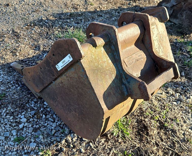 image for item EI8901 Melroe mini excavator bucket