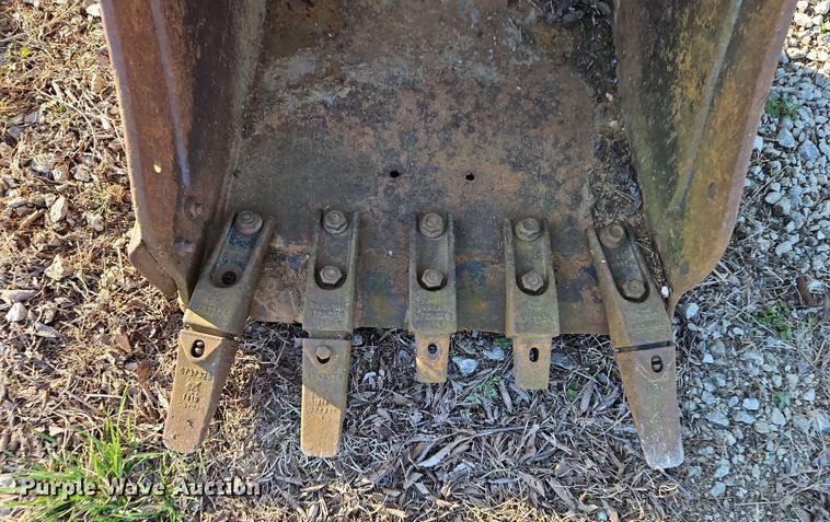 image for item EI8901 Melroe mini excavator bucket