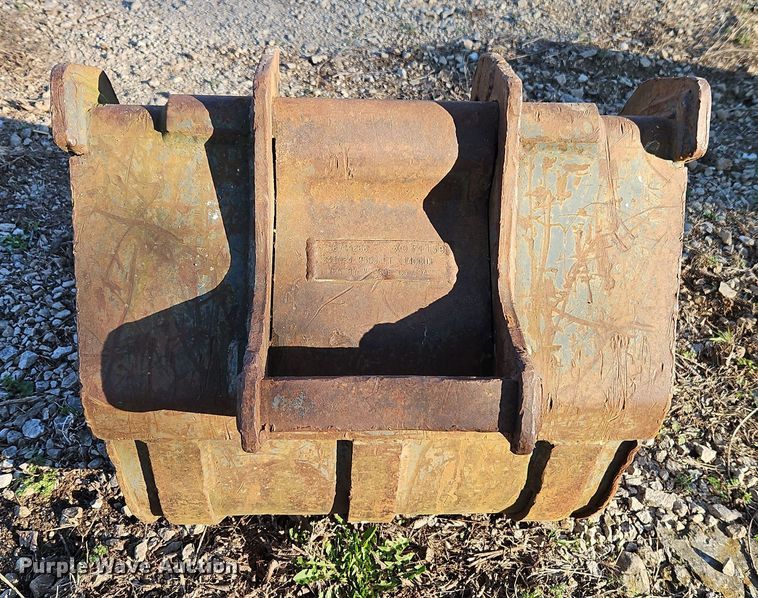 image for item EI8901 Melroe mini excavator bucket