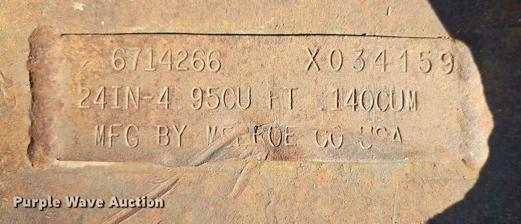 image for item EI8901 Melroe mini excavator bucket