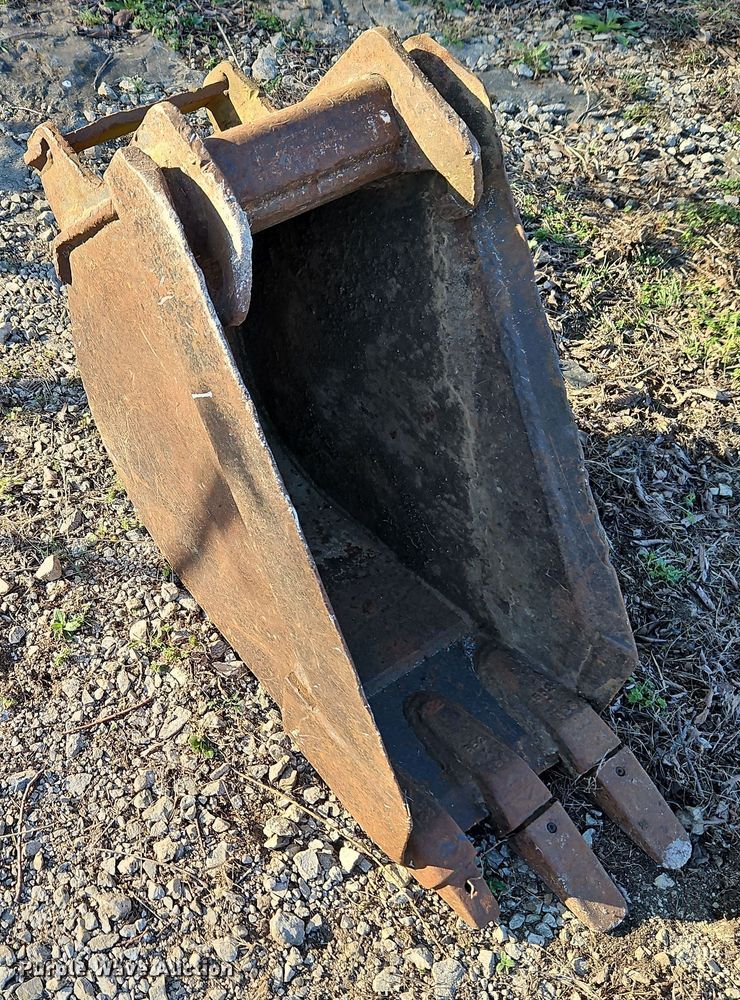 image for item EI8902 Melroe Bobcat 337 mini excavator bucket