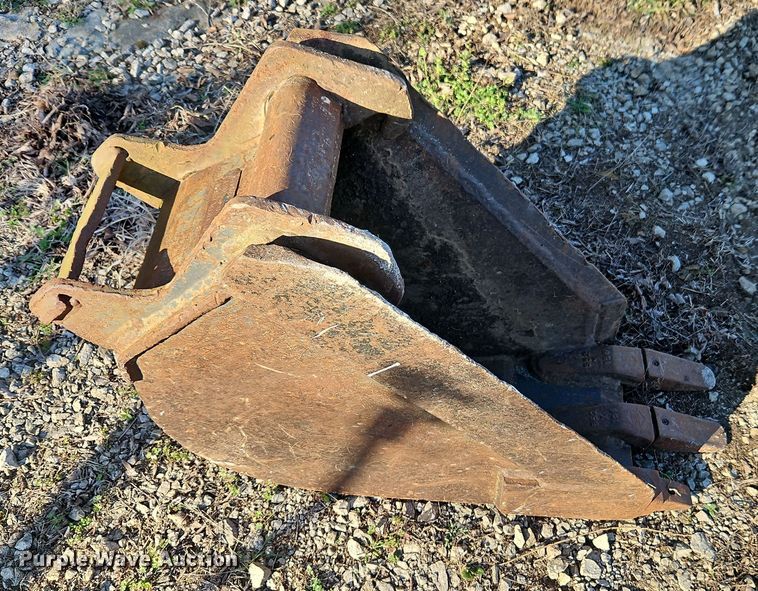 image for item EI8902 Melroe Bobcat 337 mini excavator bucket
