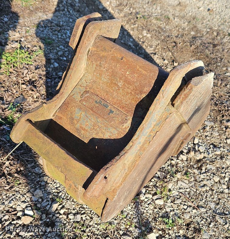 image for item EI8902 Melroe Bobcat 337 mini excavator bucket