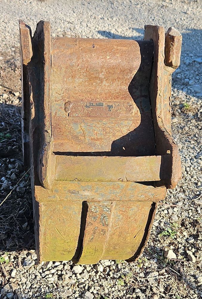 image for item EI8902 Melroe Bobcat 337 mini excavator bucket