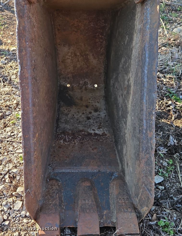 image for item EI8902 Melroe Bobcat 337 mini excavator bucket