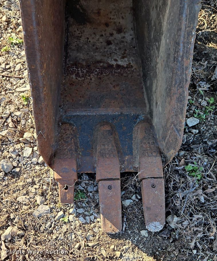 image for item EI8902 Melroe Bobcat 337 mini excavator bucket