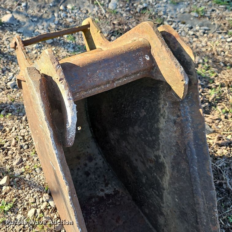 image for item EI8902 Melroe Bobcat 337 mini excavator bucket