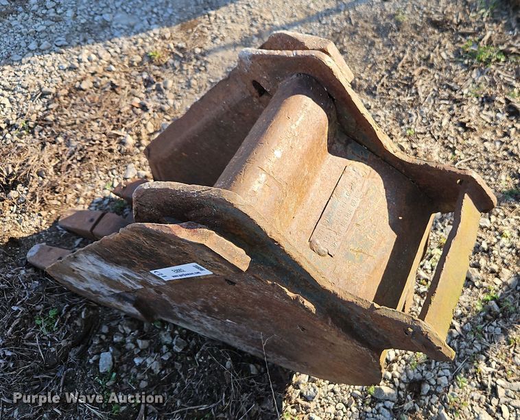 image for item EI8902 Melroe Bobcat 337 mini excavator bucket