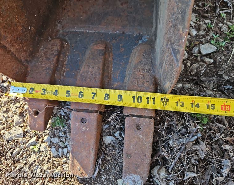 image for item EI8902 Melroe Bobcat 337 mini excavator bucket