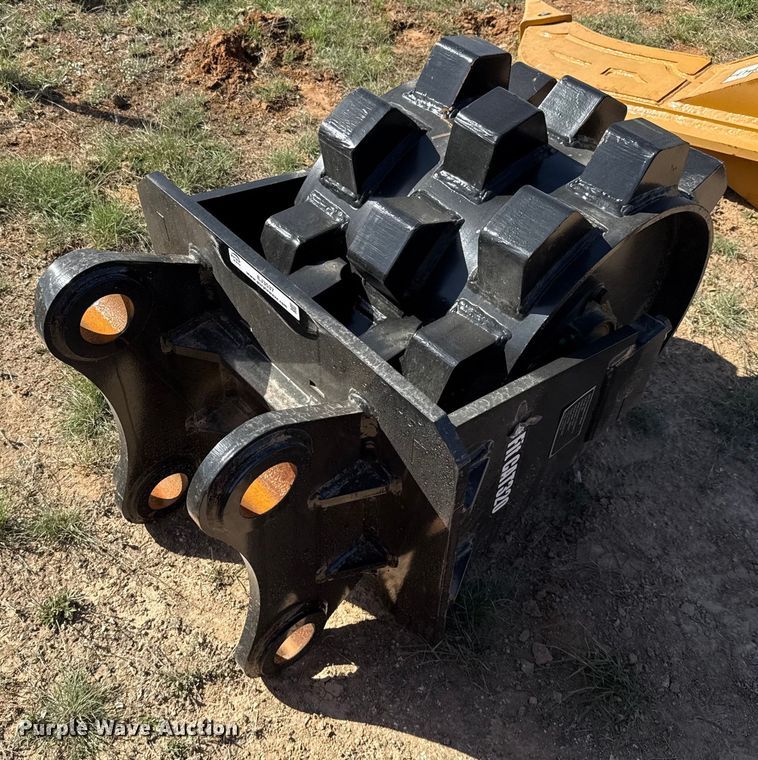 image for item EJ3537 2024 GIYI excavator compaction wheel