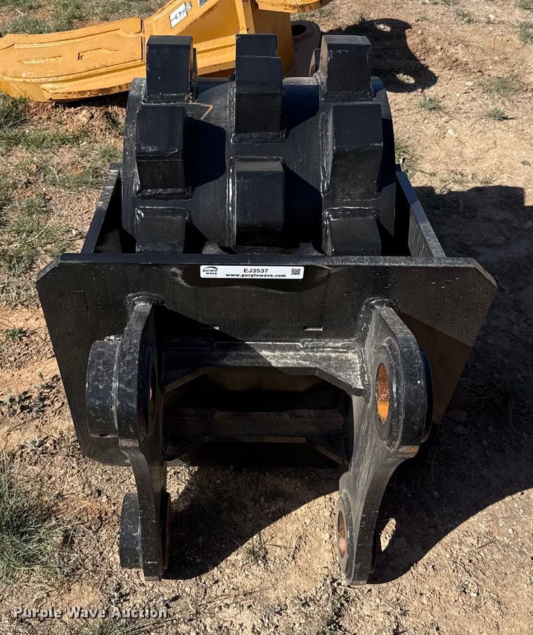 image for item EJ3537 2024 GIYI excavator compaction wheel