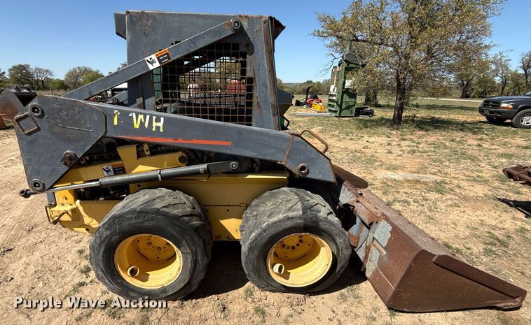 image for item EJ3561 2000 New Holland LS140 skid steer loader
