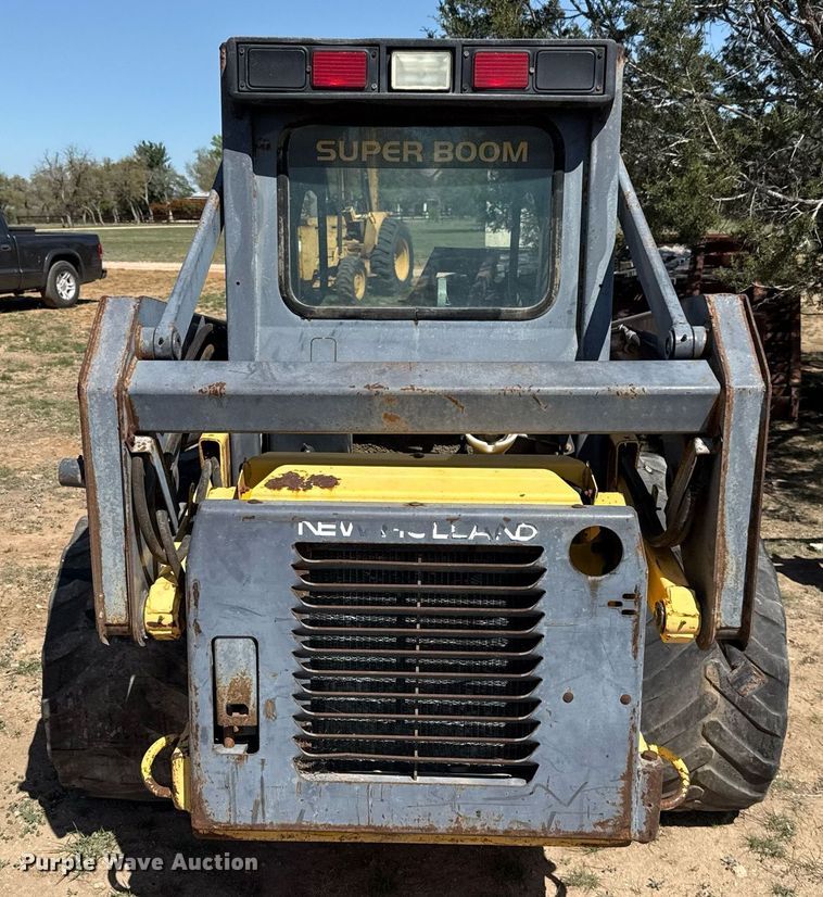 image for item EJ3561 2000 New Holland LS140 skid steer loader