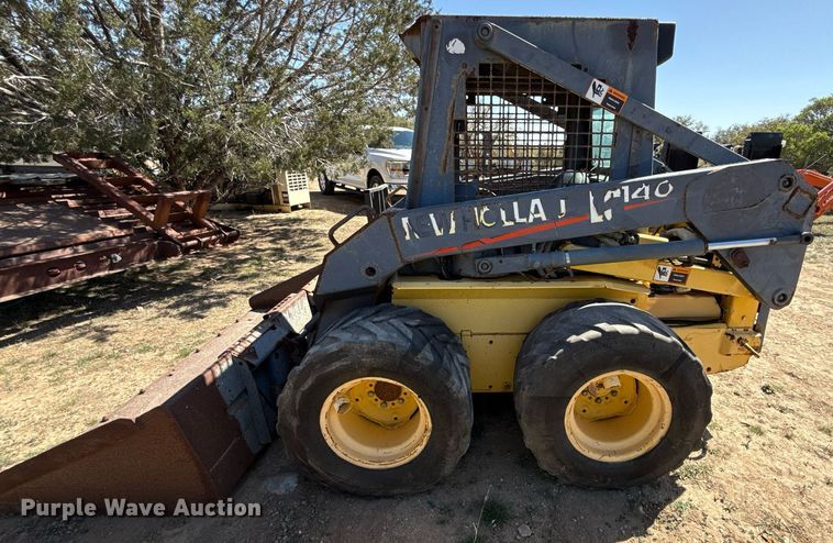 image for item EJ3561 2000 New Holland LS140 skid steer loader