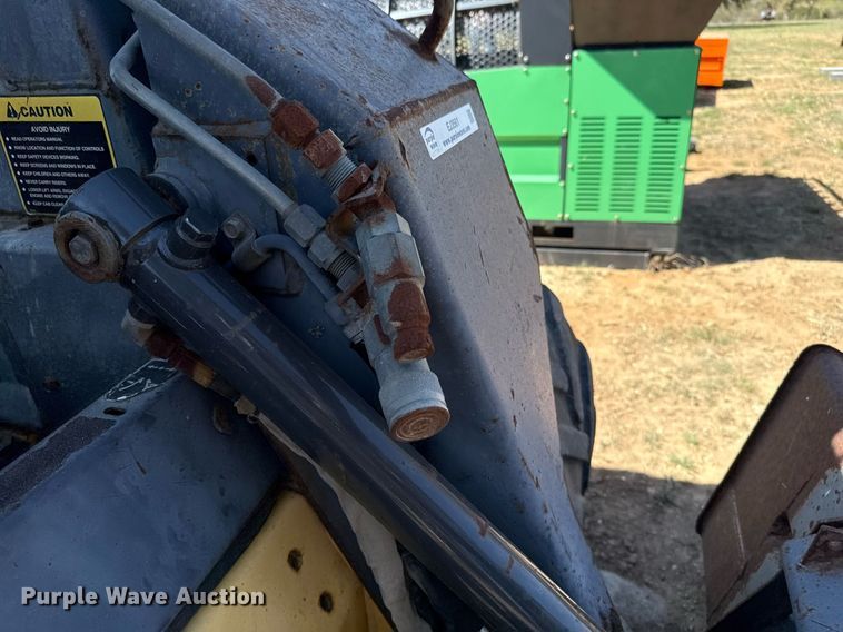 image for item EJ3561 2000 New Holland LS140 skid steer loader