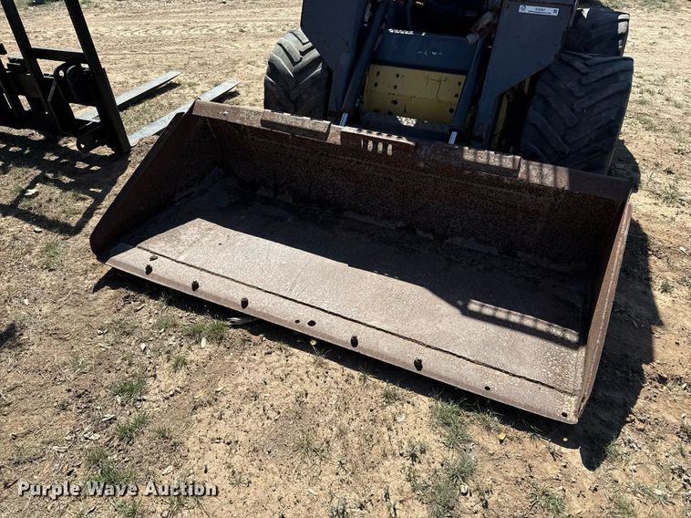 image for item EJ3561 2000 New Holland LS140 skid steer loader