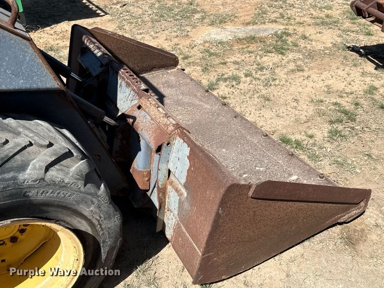 image for item EJ3561 2000 New Holland LS140 skid steer loader