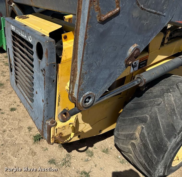 image for item EJ3561 2000 New Holland LS140 skid steer loader