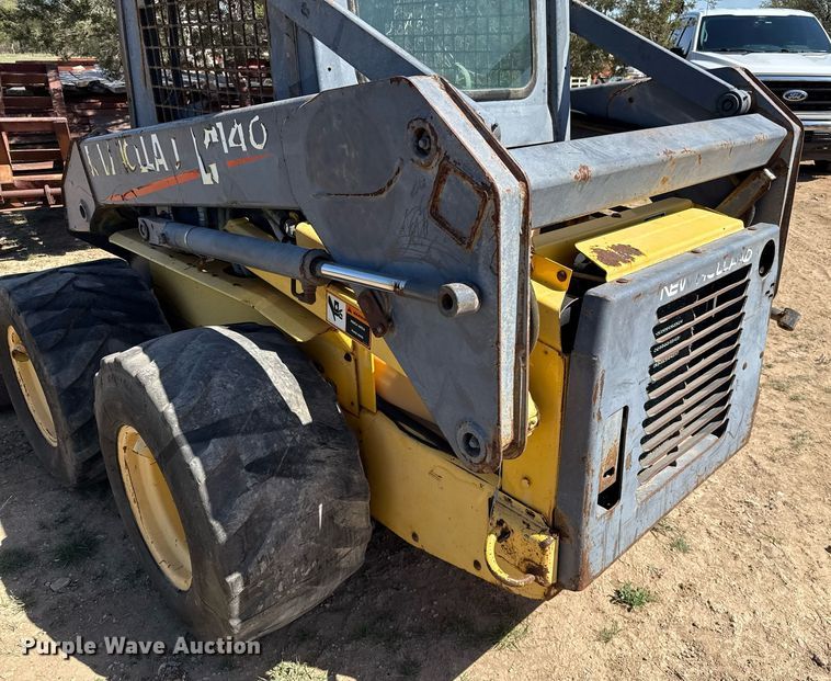 image for item EJ3561 2000 New Holland LS140 skid steer loader
