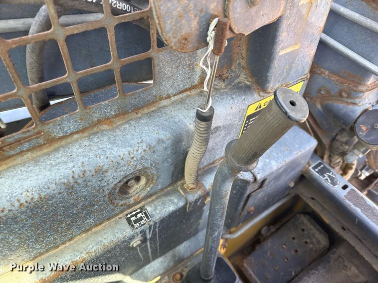 image for item EJ3561 2000 New Holland LS140 skid steer loader