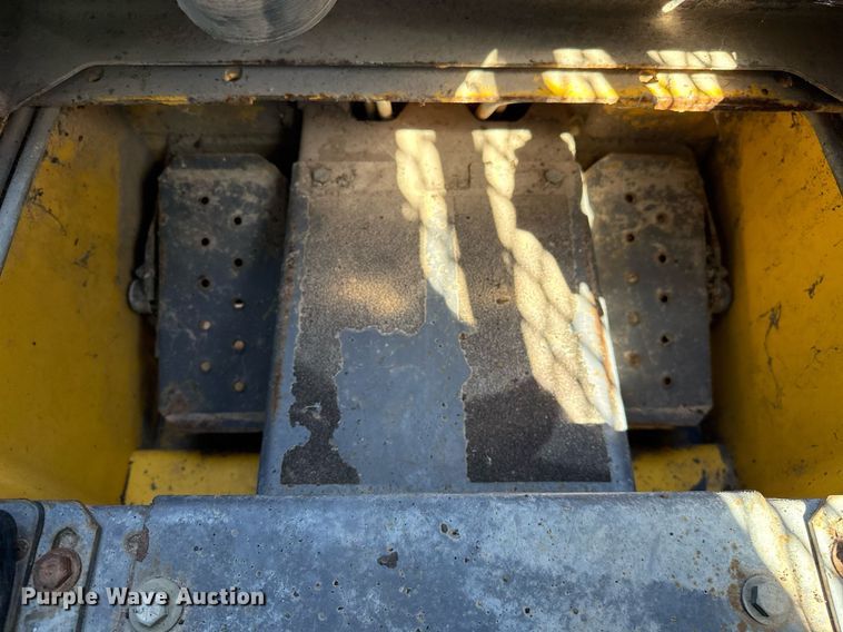 image for item EJ3561 2000 New Holland LS140 skid steer loader