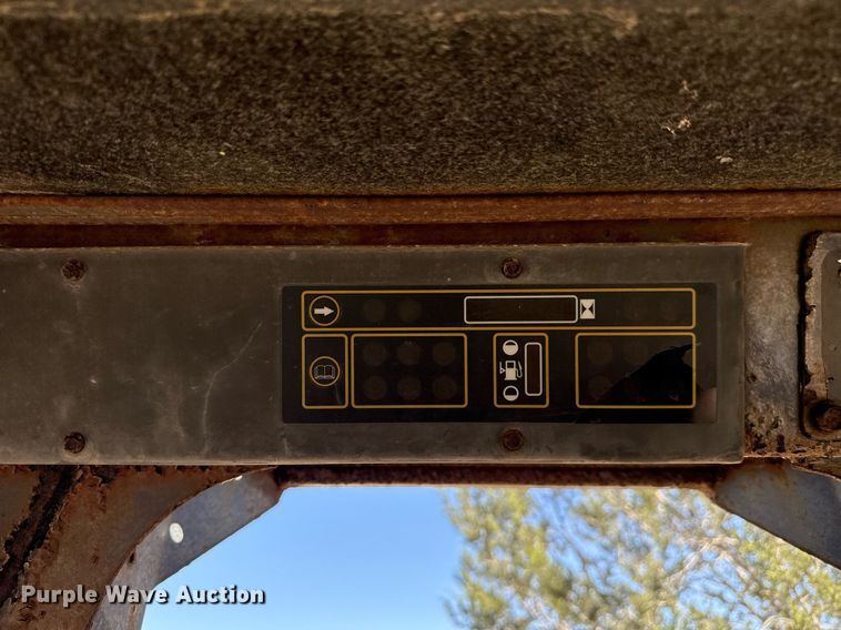 image for item EJ3561 2000 New Holland LS140 skid steer loader