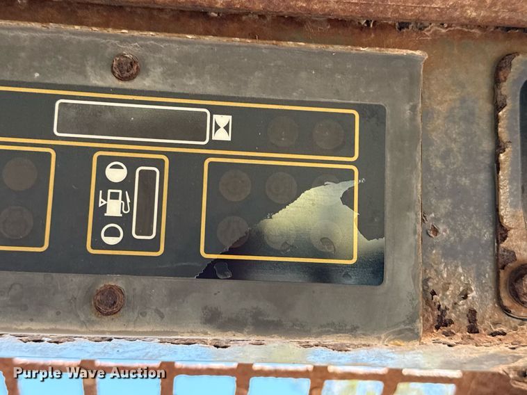 image for item EJ3561 2000 New Holland LS140 skid steer loader