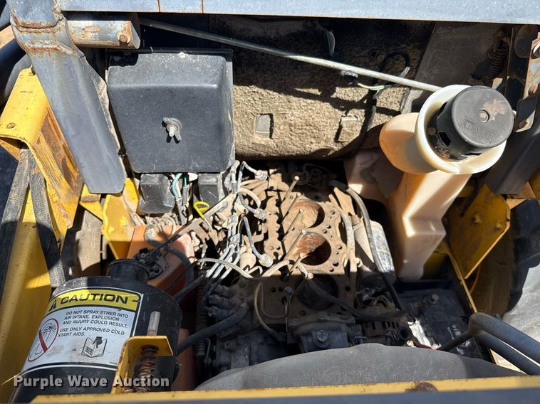 image for item EJ3561 2000 New Holland LS140 skid steer loader