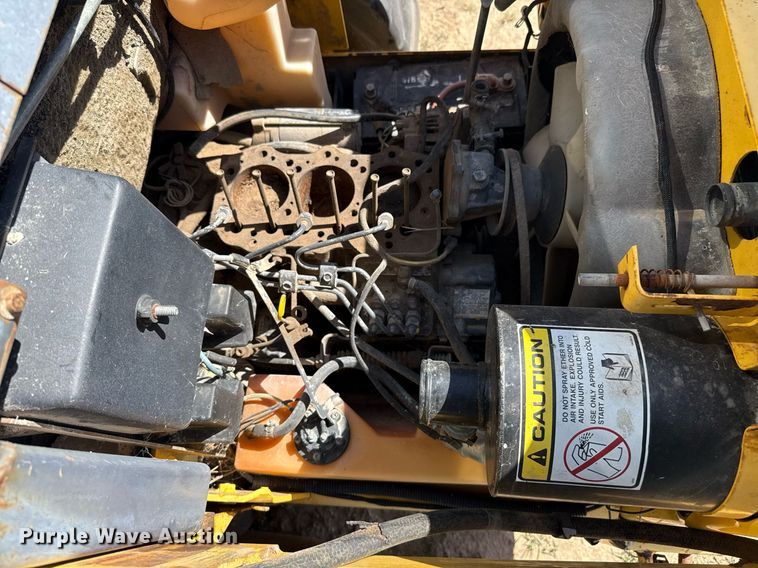 image for item EJ3561 2000 New Holland LS140 skid steer loader