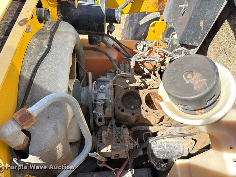 image for item EJ3561 2000 New Holland LS140 skid steer loader