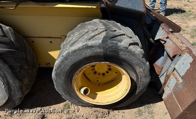 image for item EJ3561 2000 New Holland LS140 skid steer loader