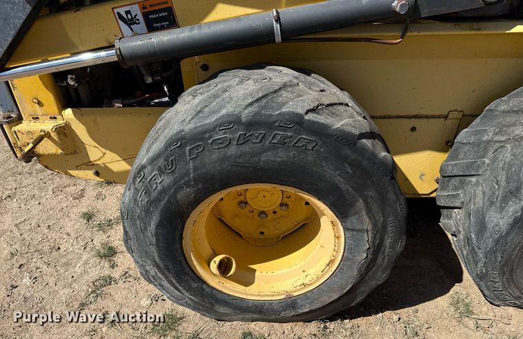 image for item EJ3561 2000 New Holland LS140 skid steer loader