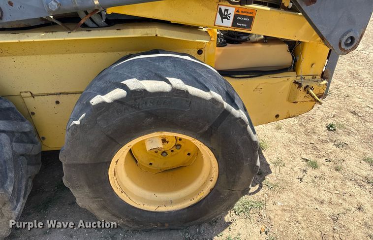 image for item EJ3561 2000 New Holland LS140 skid steer loader