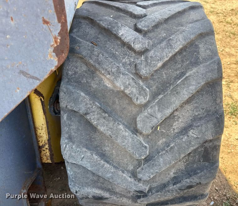 image for item EJ3561 2000 New Holland LS140 skid steer loader