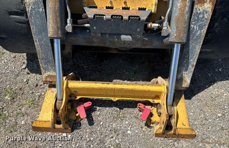 image for item EJ3627 2013 John Deere 332D skid steer loader