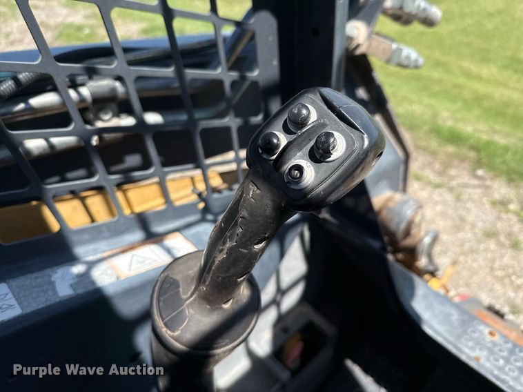 image for item EJ3627 2013 John Deere 332D skid steer loader