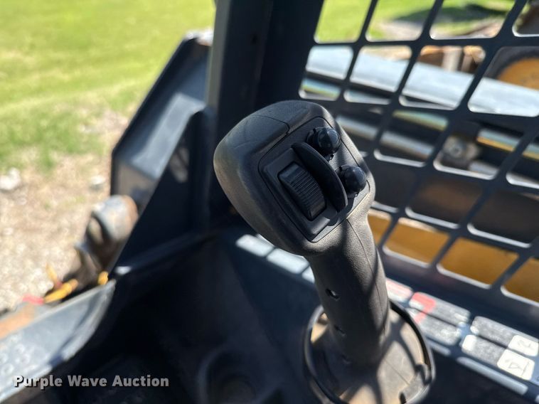 image for item EJ3627 2013 John Deere 332D skid steer loader