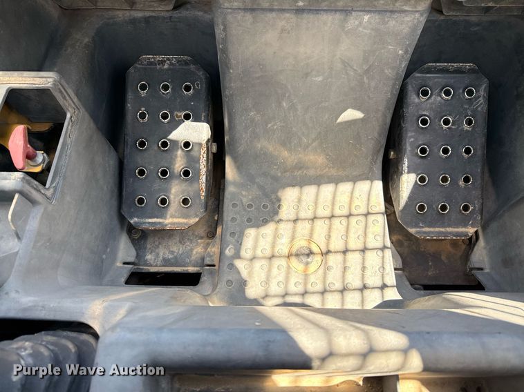 image for item EJ3627 2013 John Deere 332D skid steer loader