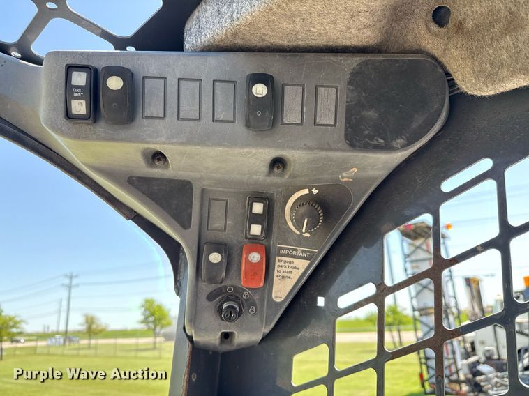 image for item EJ3627 2013 John Deere 332D skid steer loader