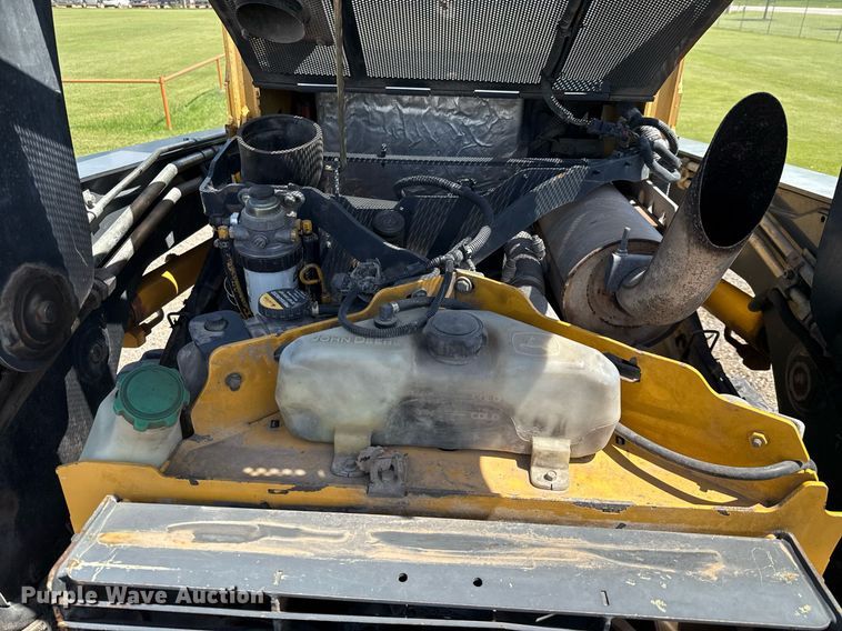 image for item EJ3627 2013 John Deere 332D skid steer loader