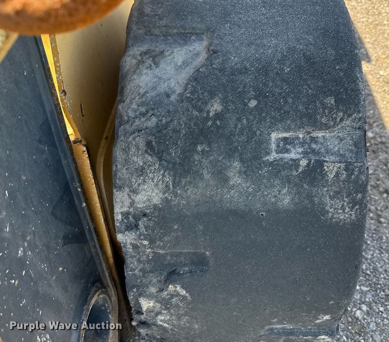 image for item EJ3627 2013 John Deere 332D skid steer loader