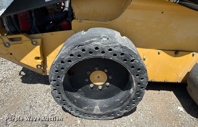 image for item EJ3627 2013 John Deere 332D skid steer loader